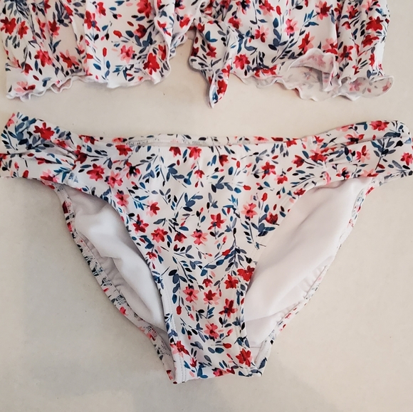 LIKE NEW Red and White Floral Bikini Lettuce hem edge swimsuit top and bottom - Picture 3 of 5